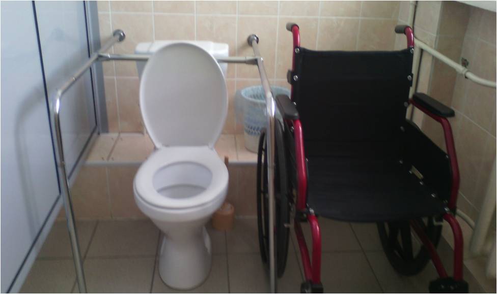 Свободная площадка для размещения кресла-коляски
